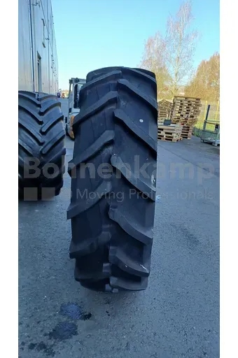 REIFEN 520 / 85 R 38