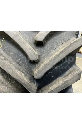 REIFEN 800 / 65 R 32 CHO